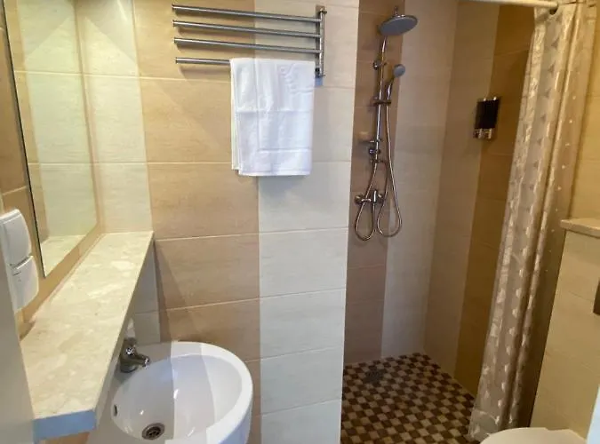 Goscinne Przy Molo Hotel *