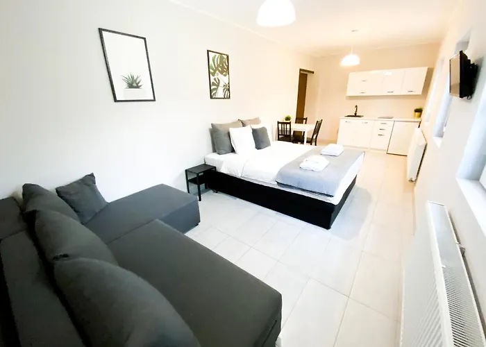 Goscinne Przy Molo Hotel *