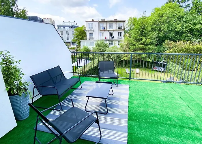 Goscinne Przy Molo Hotel *