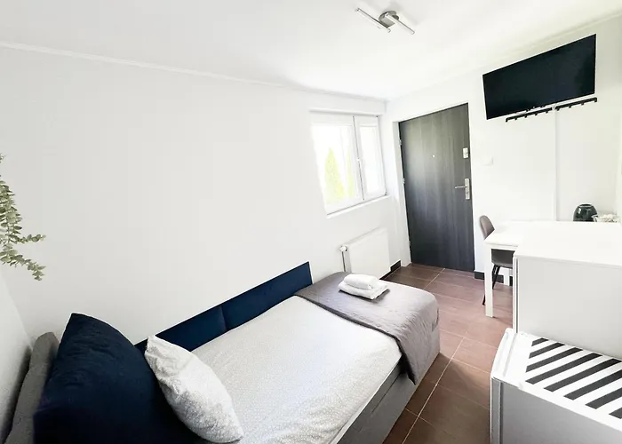 Goscinne Przy Molo Hotel *